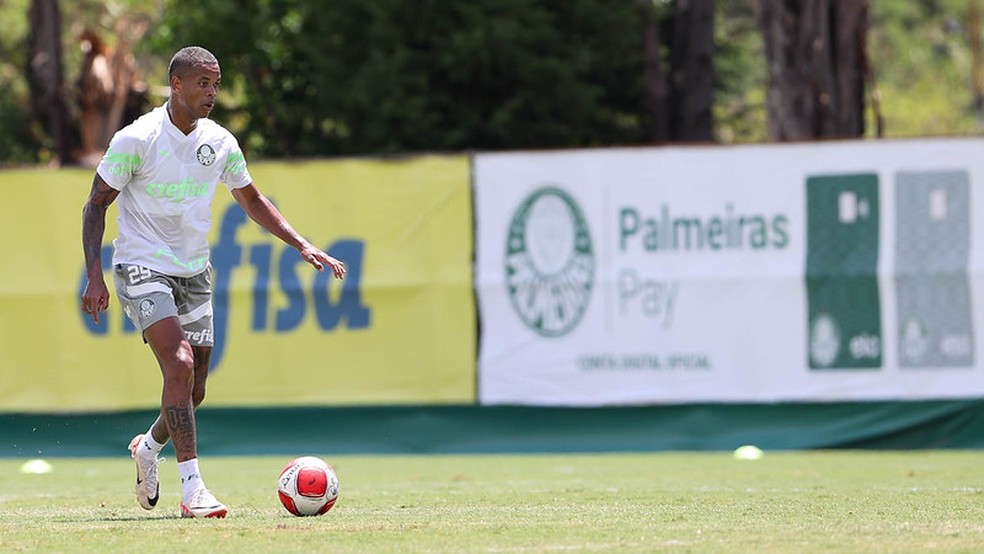 Caio Paulista durante treino do Palmeiras na Academia de Futebol — Foto: Cesar Greco / Palmeiras
