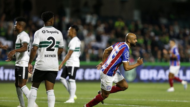 Thaciano marcou o segundo gol do Bahia sobre o Coritiba