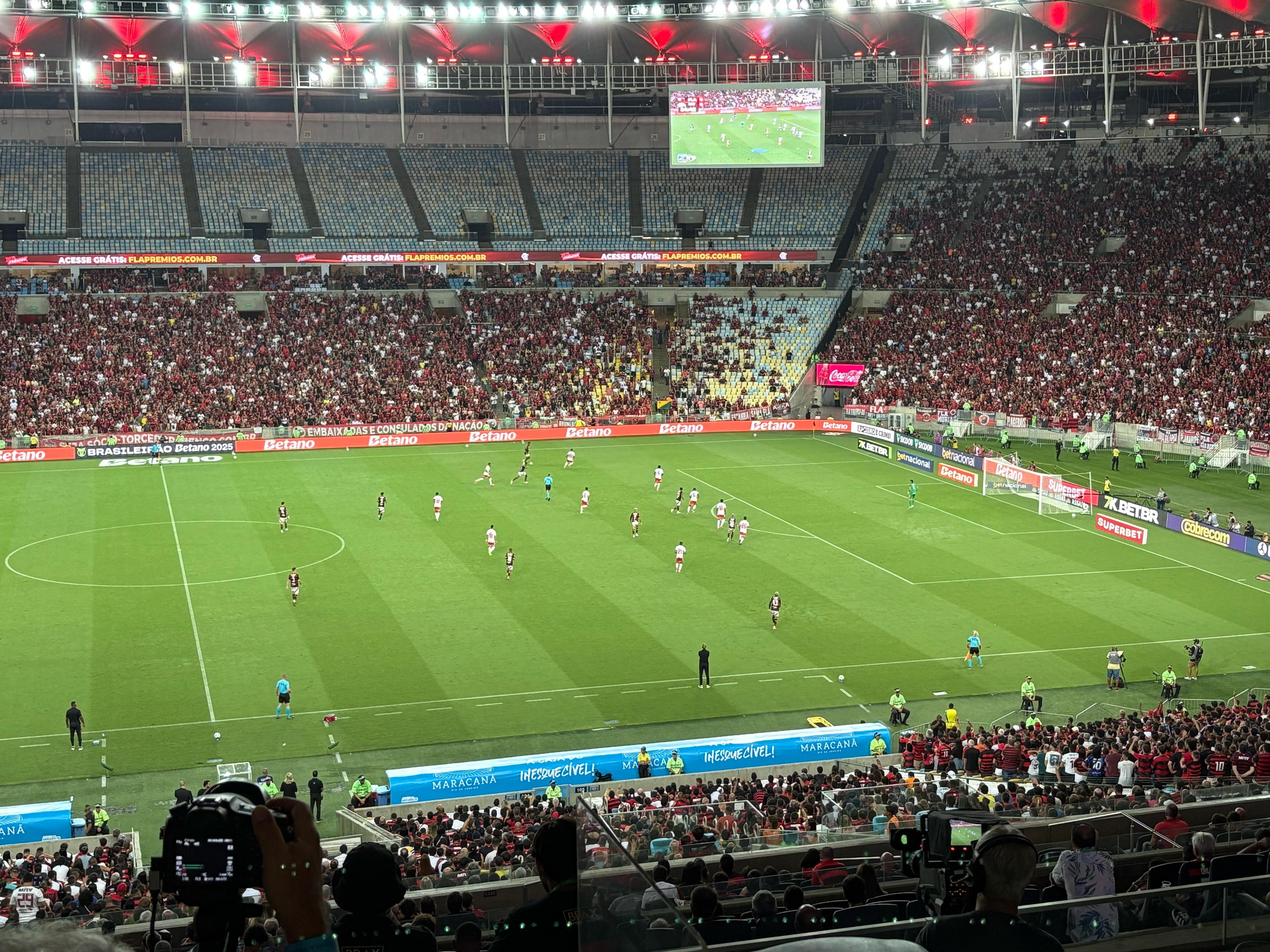 Setor inteiro fechado no Maracanã durante estreia do Flamengo no Brasileiro: entenda.