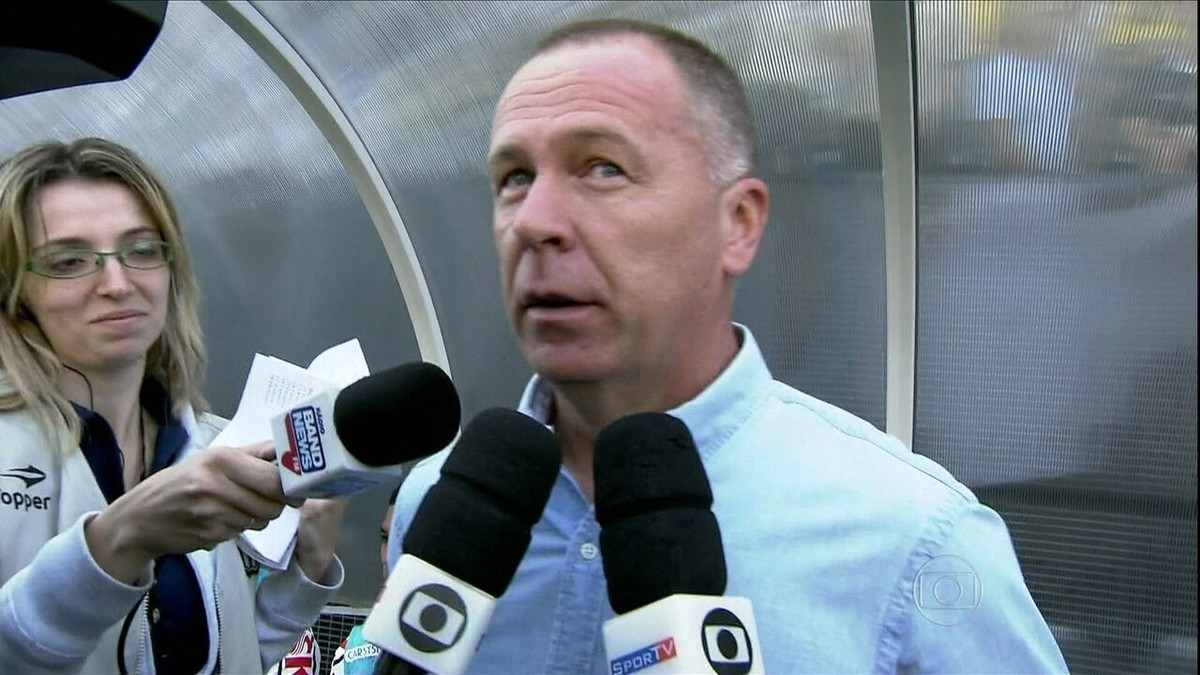 Sem Tite, Corinthians agenda papo com Mano Menezes, que deve assumir vaga de Luxemburgo