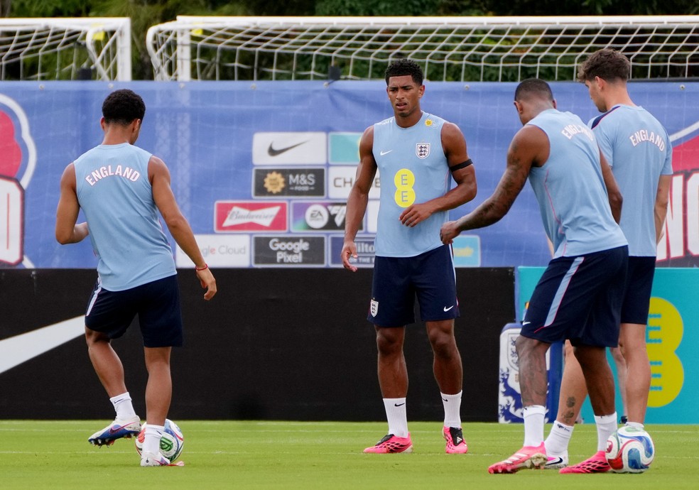 Jude Bellingham em treino da Inglaterra — chuteiras furtadas