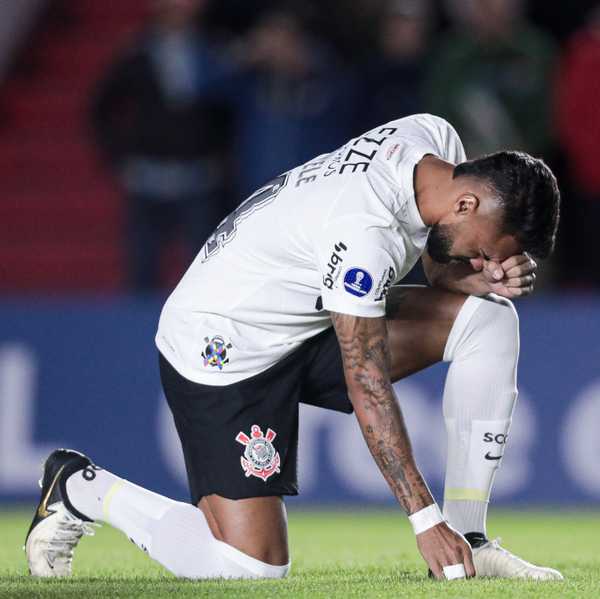 Corinthians enfrenta crise profunda após sequência de atuações abaixo da média