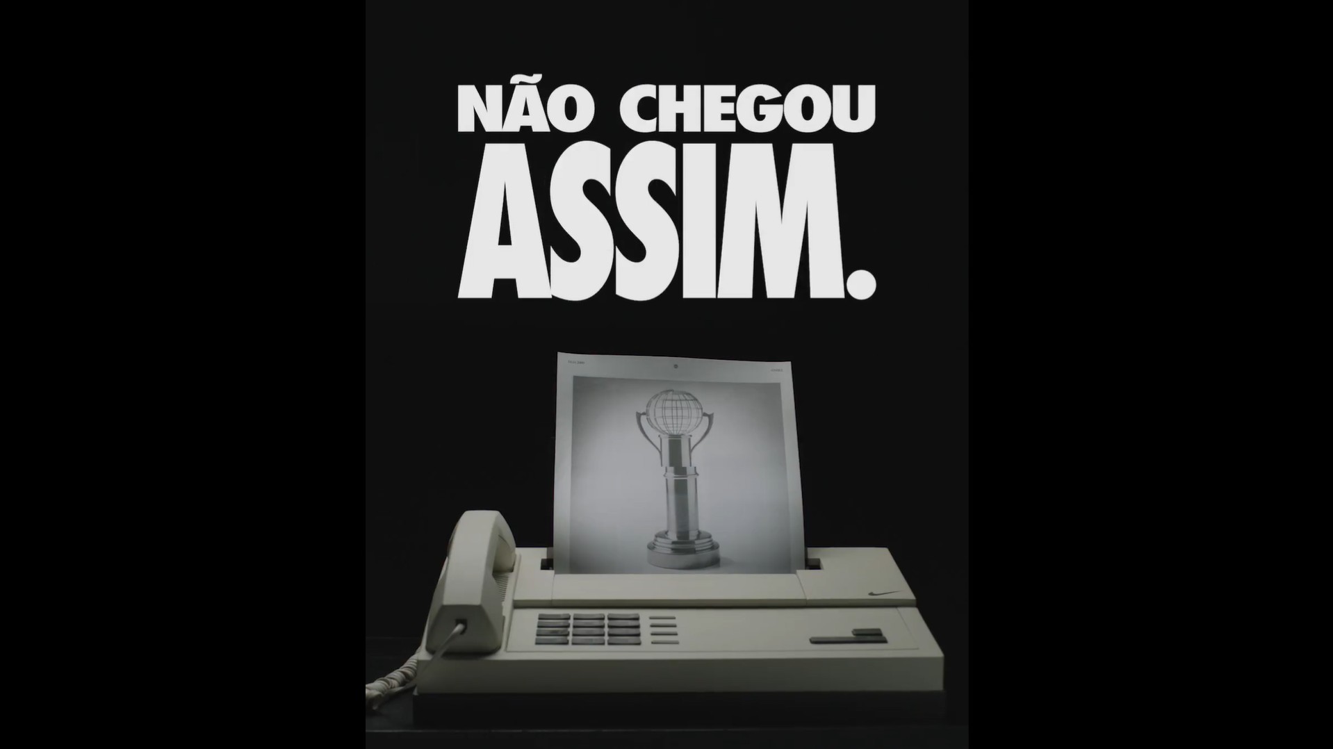 Corinthians provoca Palmeiras em anúncio do novo uniforme com imagem de fax