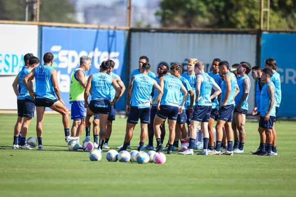 Renato repete escalação do Grêmio quatro vezes no ano, mas não no Brasileiro