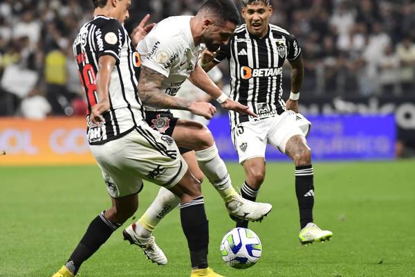 Candidato ao título e confrontos diretos: veja como será a reta final do Corinthians e simule
