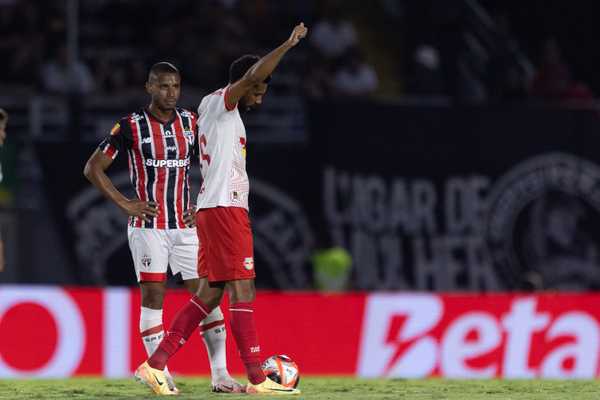 São Paulo decepciona: titulares falham e equipe perde vantagem numérica