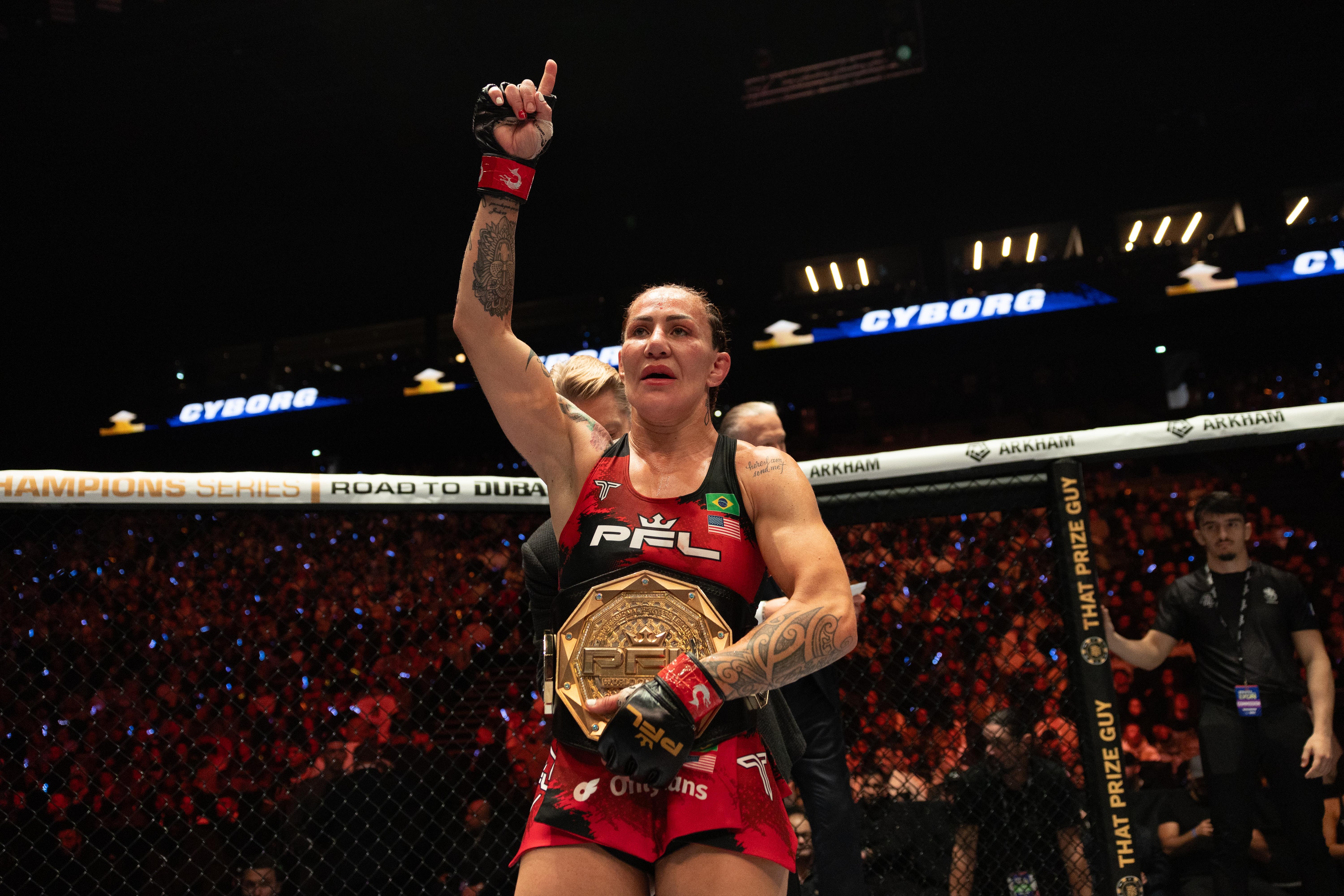 PFL: Cris Cyborg finaliza australiana e segue como campeã | Ge