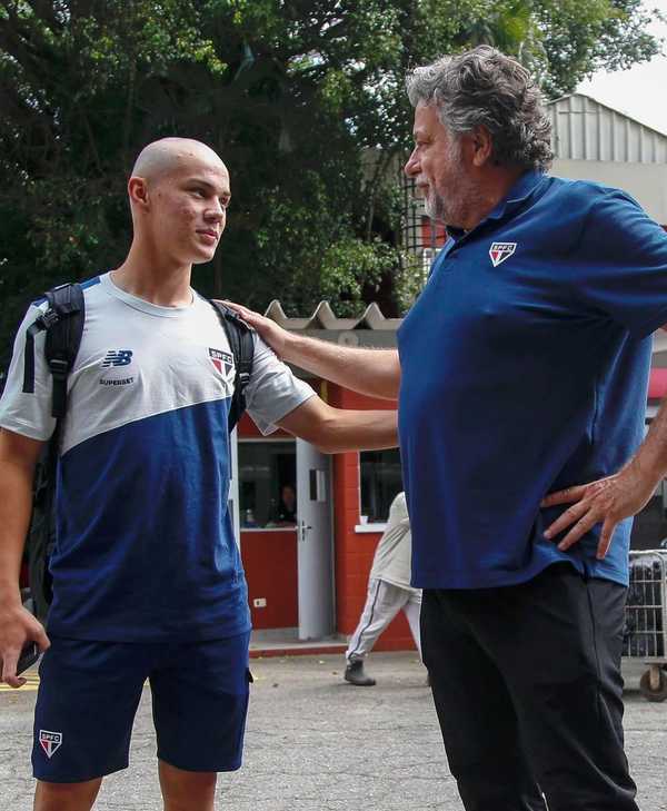 desfalques no São Paulo preocupam Carpini em relação ao promissor jogador de 16 anos