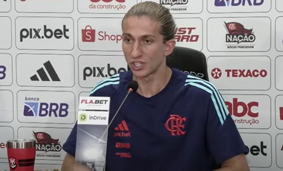 Filipe Lu�s em coletiva ap�s Vit�ria x Flamengo � Foto: Reprodu��o