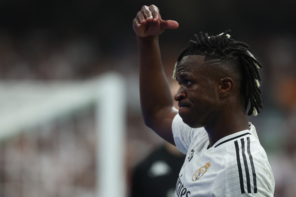 Vini Jr. em ação durante Real Madrid x Valladolid — Foto: Pierre-Philippe Marcou/AFP