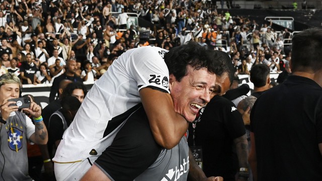 Fernando Diniz comemora classificação diante do Botafogo