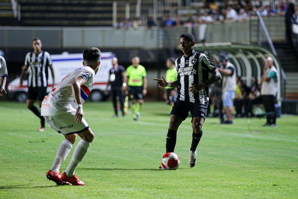 Botafogo x Fast — Foto: Henrique Lima / BFR