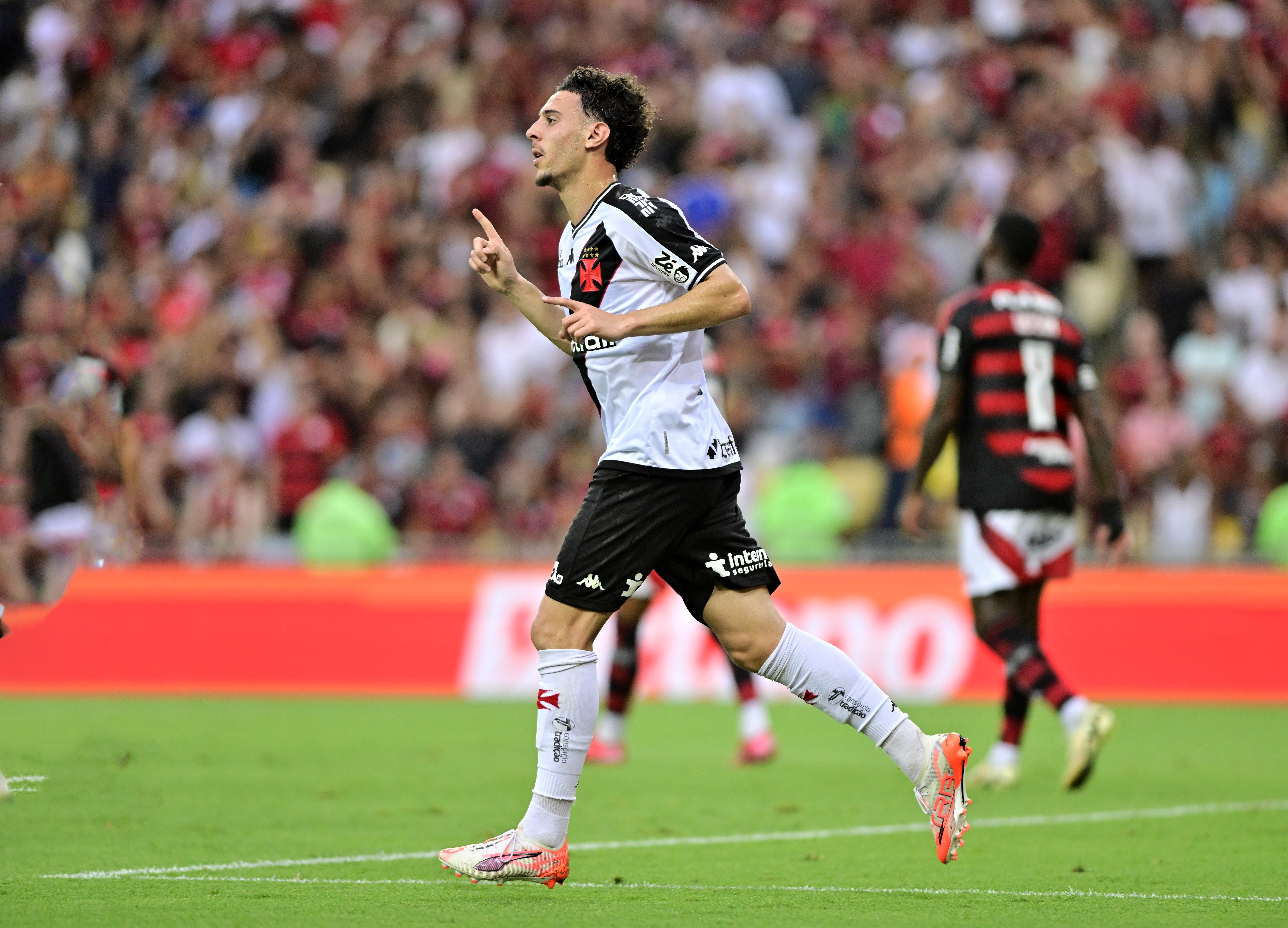 Nuno Moreira cita calor do Rio em adaptação no Vasco e revela ansiedade por estreia em São Januário