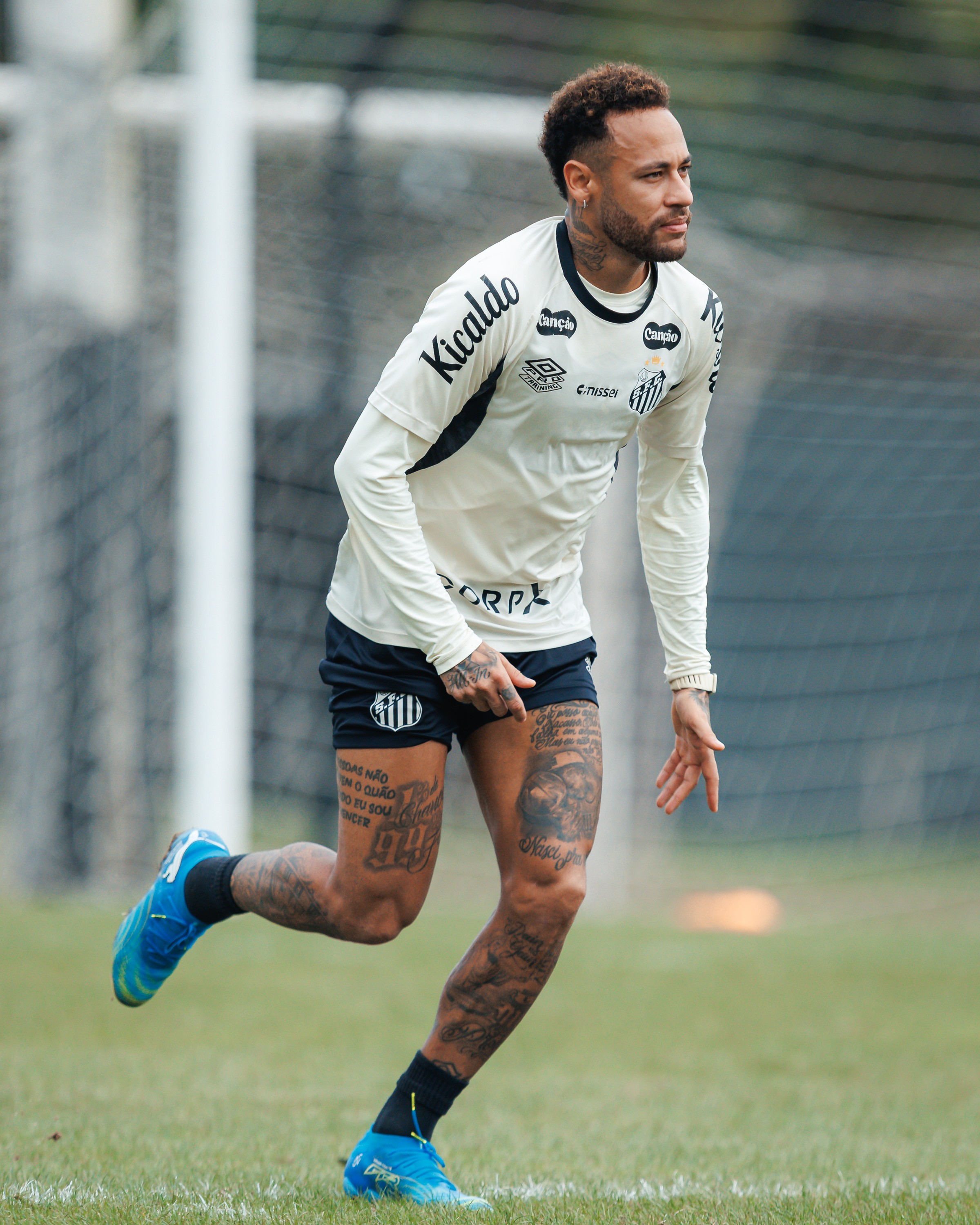 Neymar é relacionado pelo Santos para jogo contra o Flamengo; veja a lista