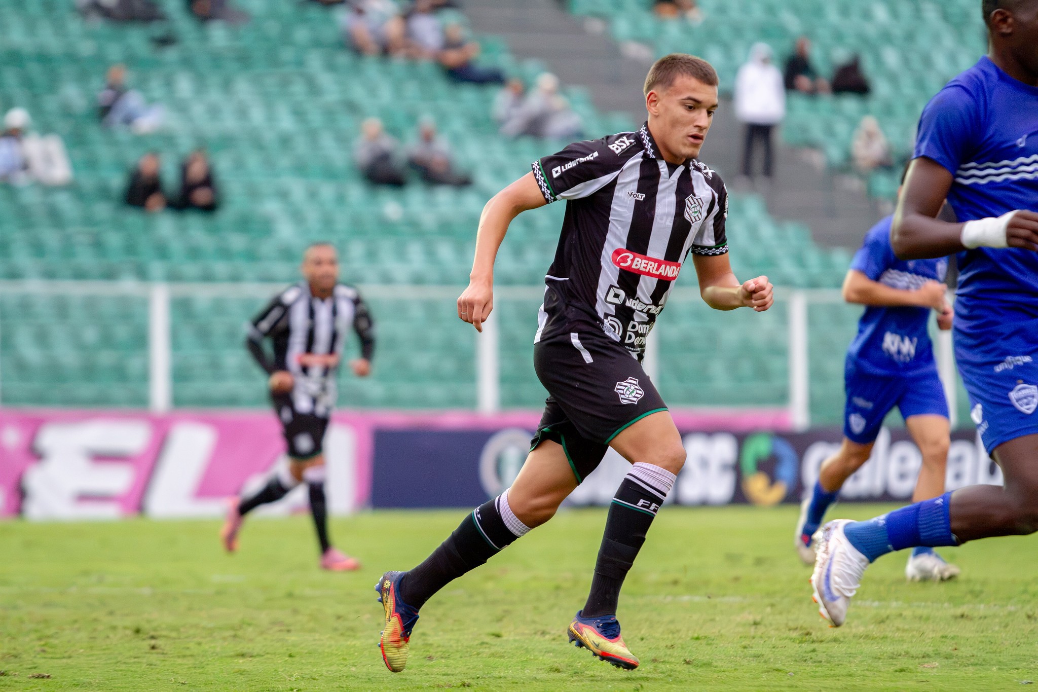 "Um nove goleador": Raul cita Thyerry entre opções do Figueirense