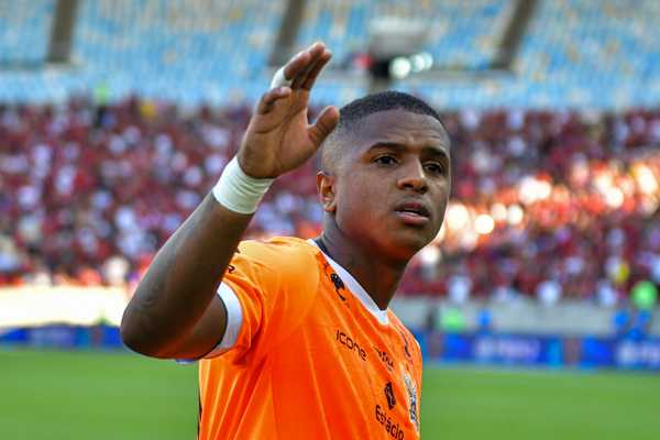 Flamengo não mobiliza torcida de Nova Iguaçu em derrota para o Vasco.