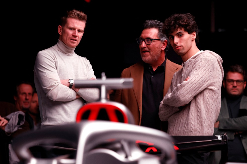 Gabriel Bortoleto no evento de lançamento do carro da Audi para a F1 2026 — Foto: Michaela Stache/Reuters