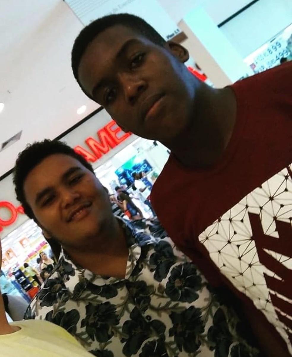 William e Raphael, criadores da página "Todo goleiro vira o Neuer contra o Flamengo" — Foto: Arquivo Pessoal