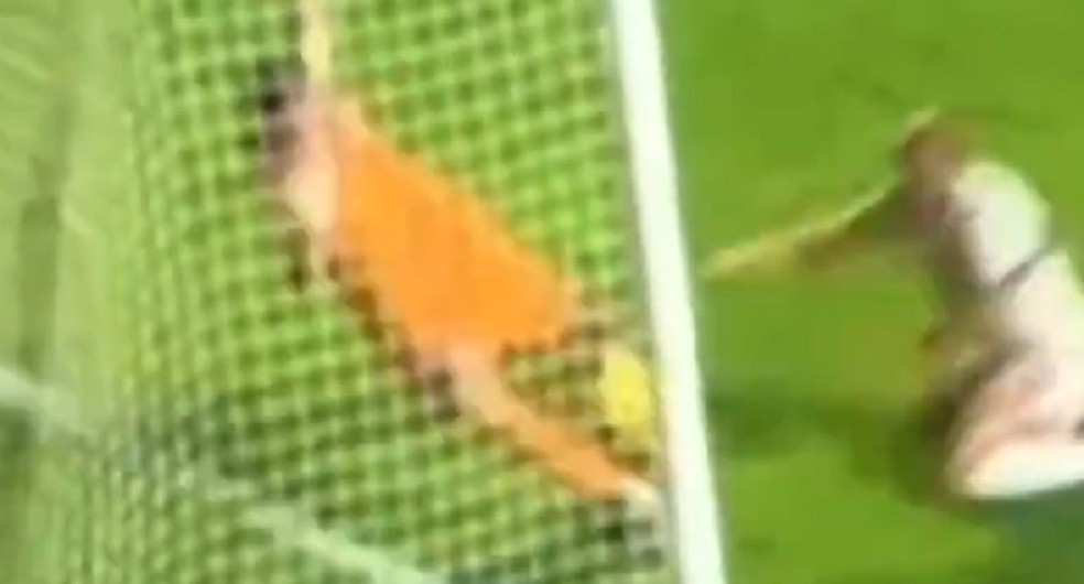 TV do SP mostra gol de Lucas num ângulo em que é possível ver que