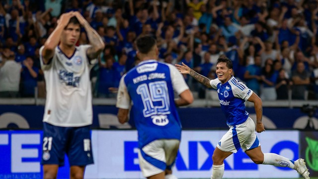 Lucas Romero, do Cruzeiro, comemora gol contra o Bahia