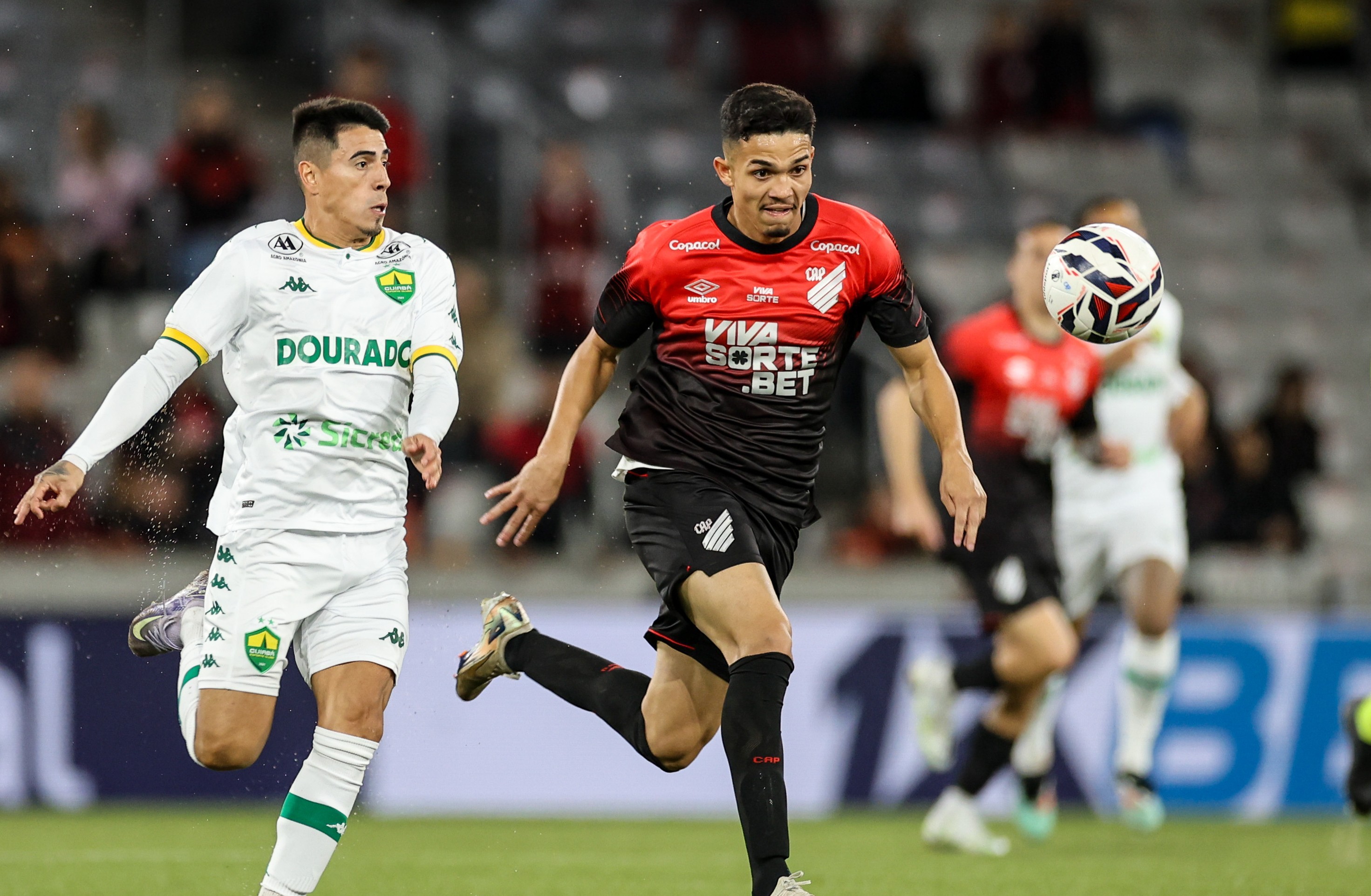 Conheça Arthur Dias, que pode ganhar sequência no Athletico