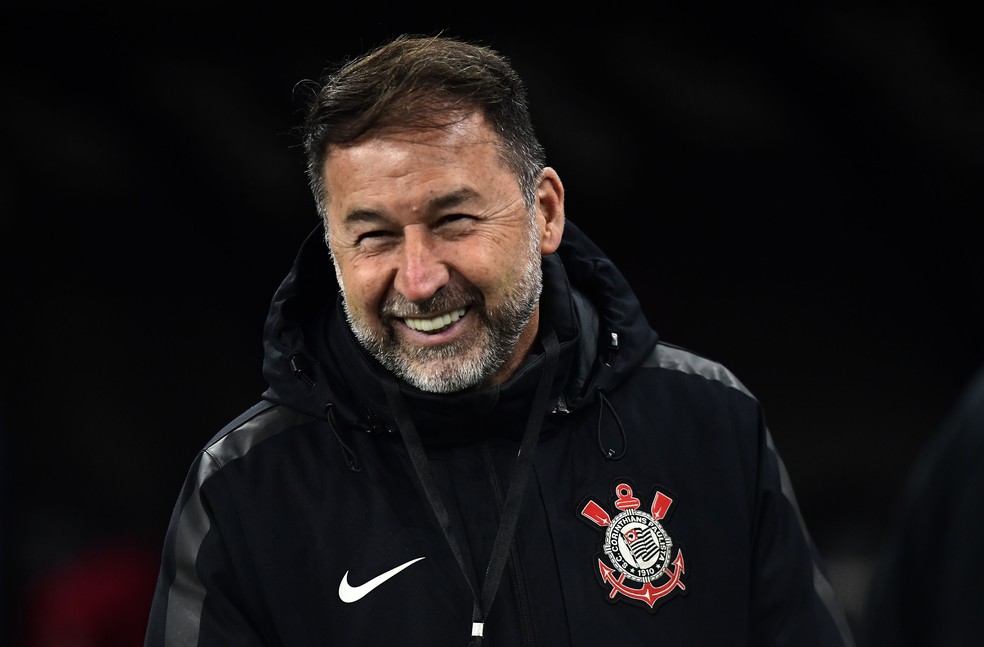 Augusto Melo, presidente do Corinthians, antes de Corinthians x Bragantino — Foto: Marcos Ribolli