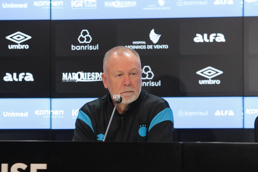 Mano Menezes, técnico do Grêmio, após derrota — Foto: Esther Fischborn