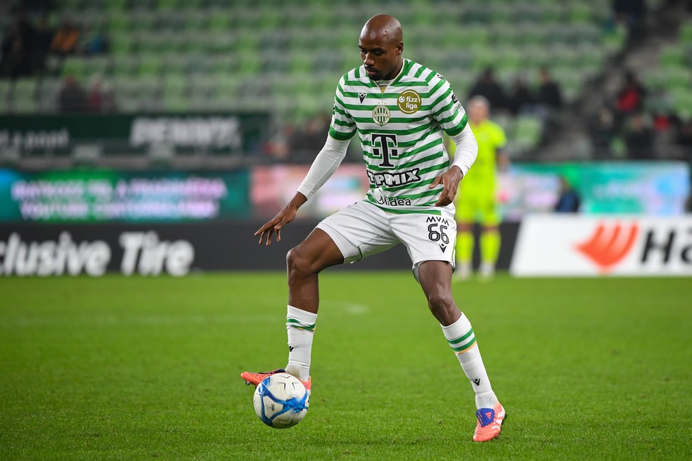 Volante Júlio Romão — Foto: Divulgação / Ferencvaros