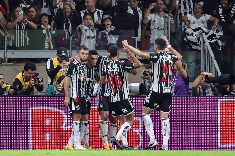 Jogadores do Atlético-MG comemoram vitória contra o Corinthians  — Foto: Gilson Junio/AGIF