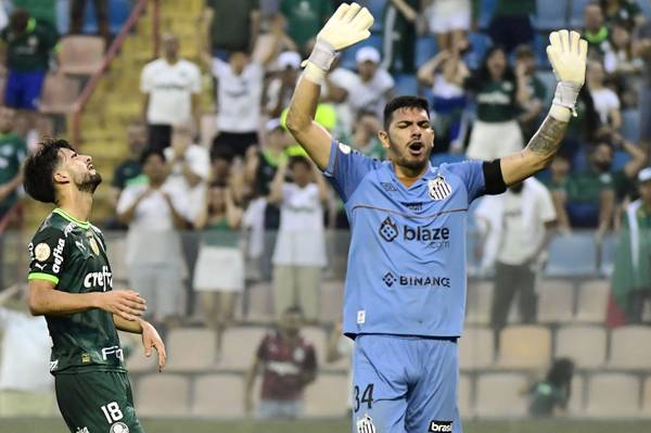 João Paulo comemora virada do Santos em clássico: 