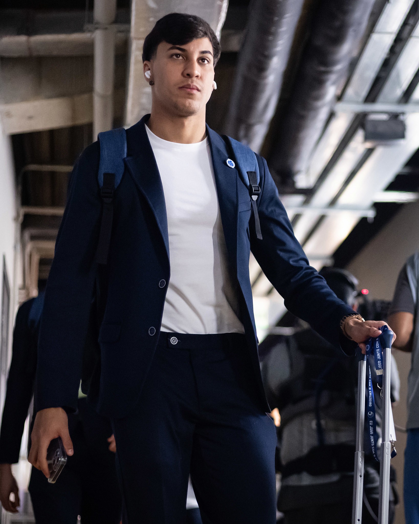Decisão crucial se aproxima: Kaio Jorge em xeque para o futuro do Cruzeiro na janela de transferências