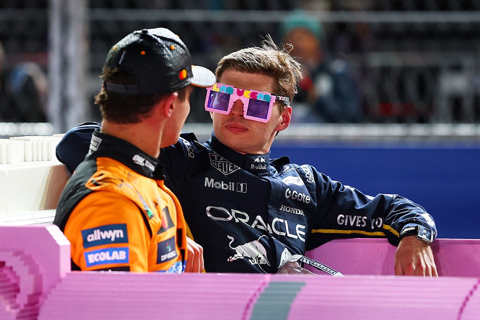 Max Verstappen e Lando Norris com carro de Lego — kart de Lego destaque em eventos