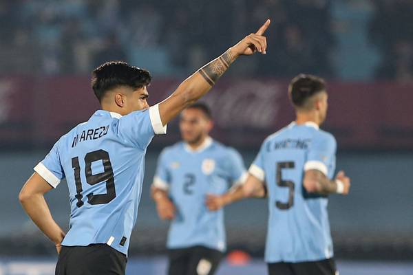 Grêmio acerta contratação do uruguaio Matías Arezo após troca de documentos.