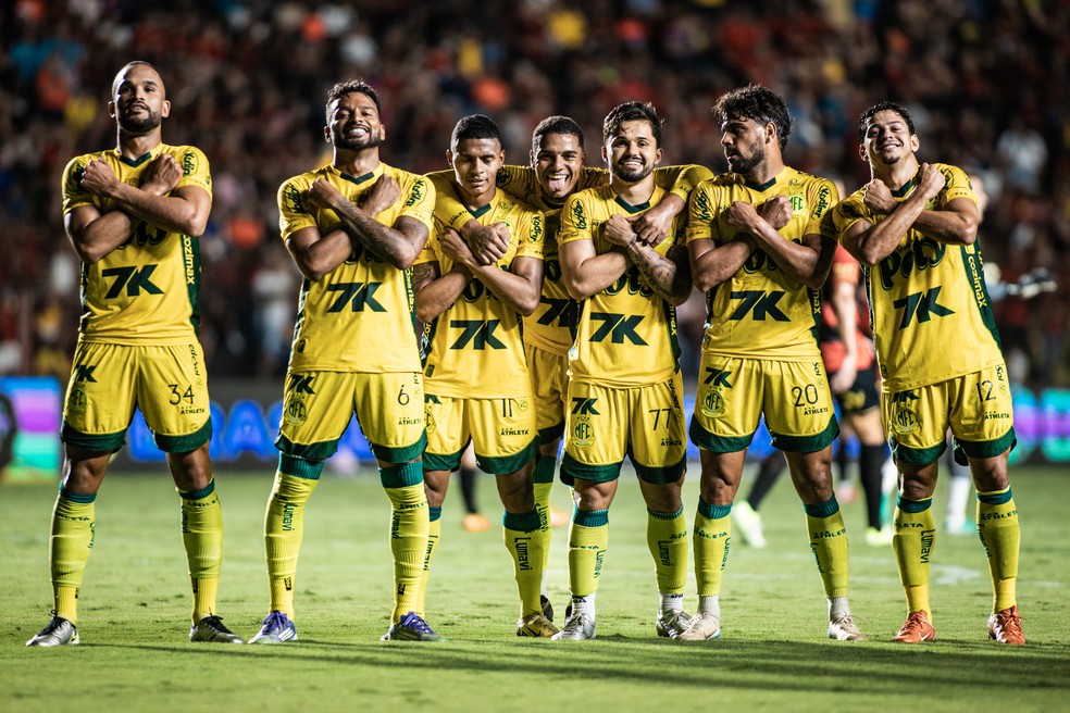 Jogadores do Mirassol comemoram gol no Brasileirão 2025 — Foto: @savyomiguel | Savyo Miguel