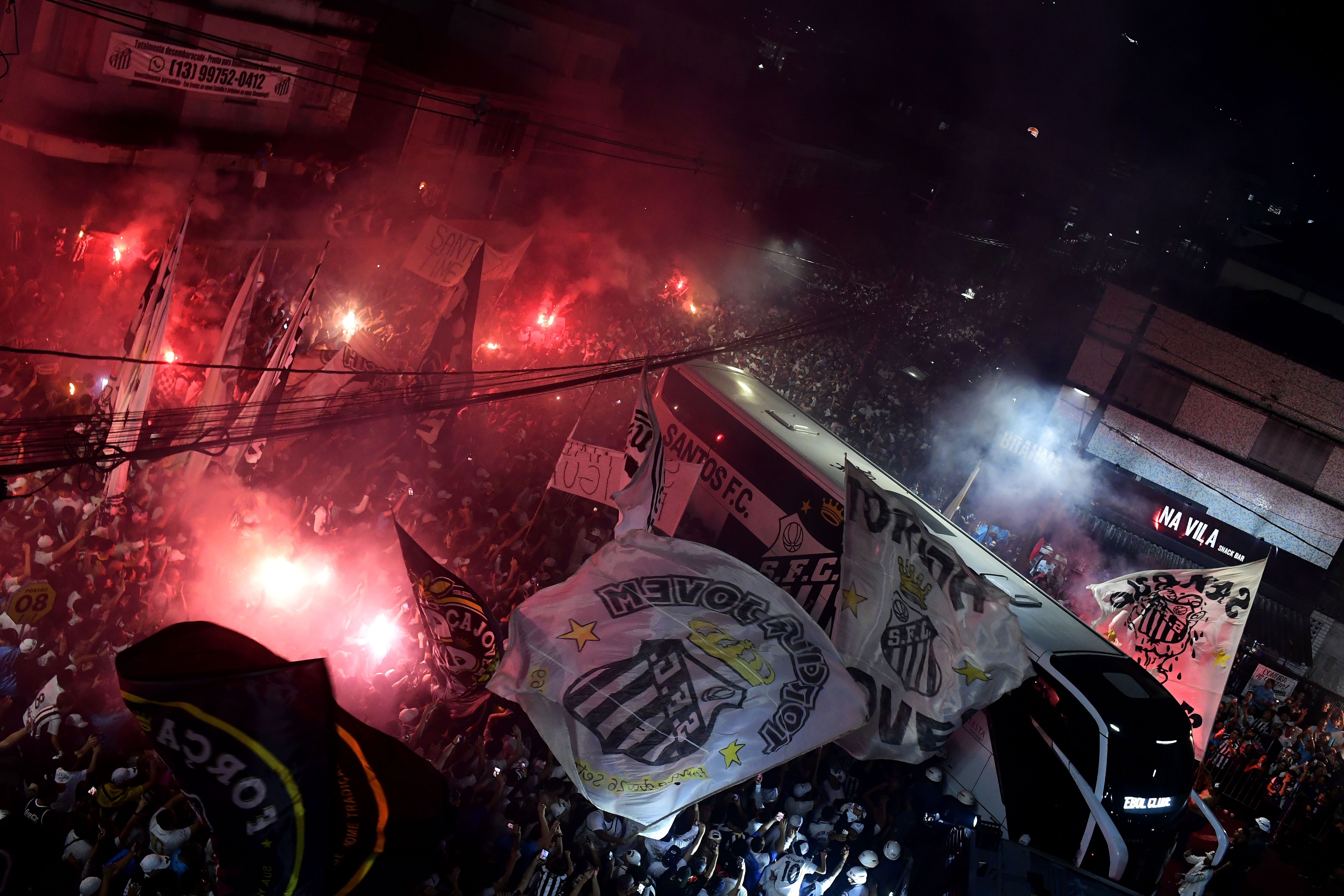 Torcida do Santos esgota ingressos para jogo contra o Bahia em menos de três horas