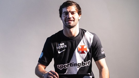 Vasco oficializa a chegada do volante Sosa