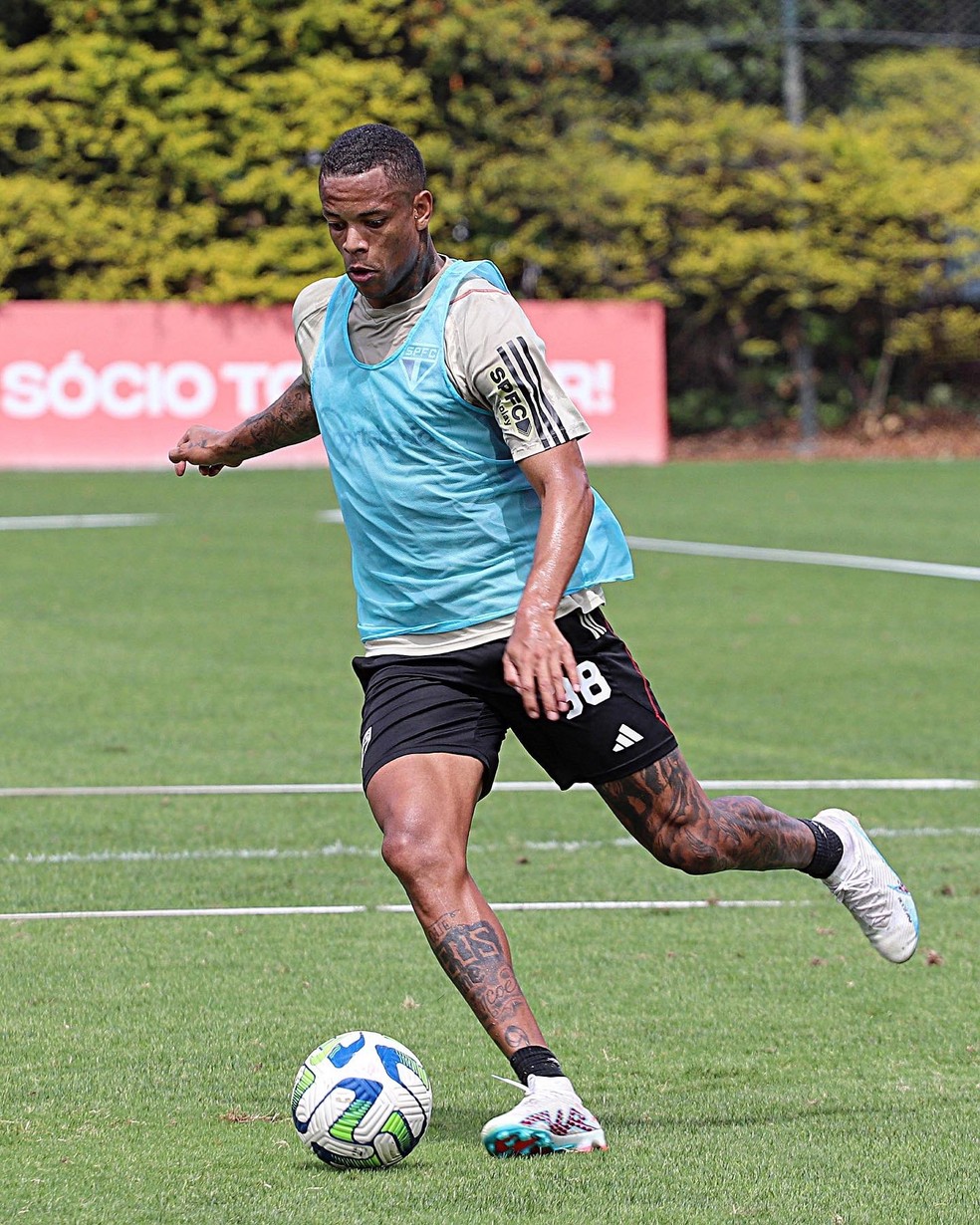 Caio Paulista em treino do São Paulo em 2023 — Foto: São Paulo FC