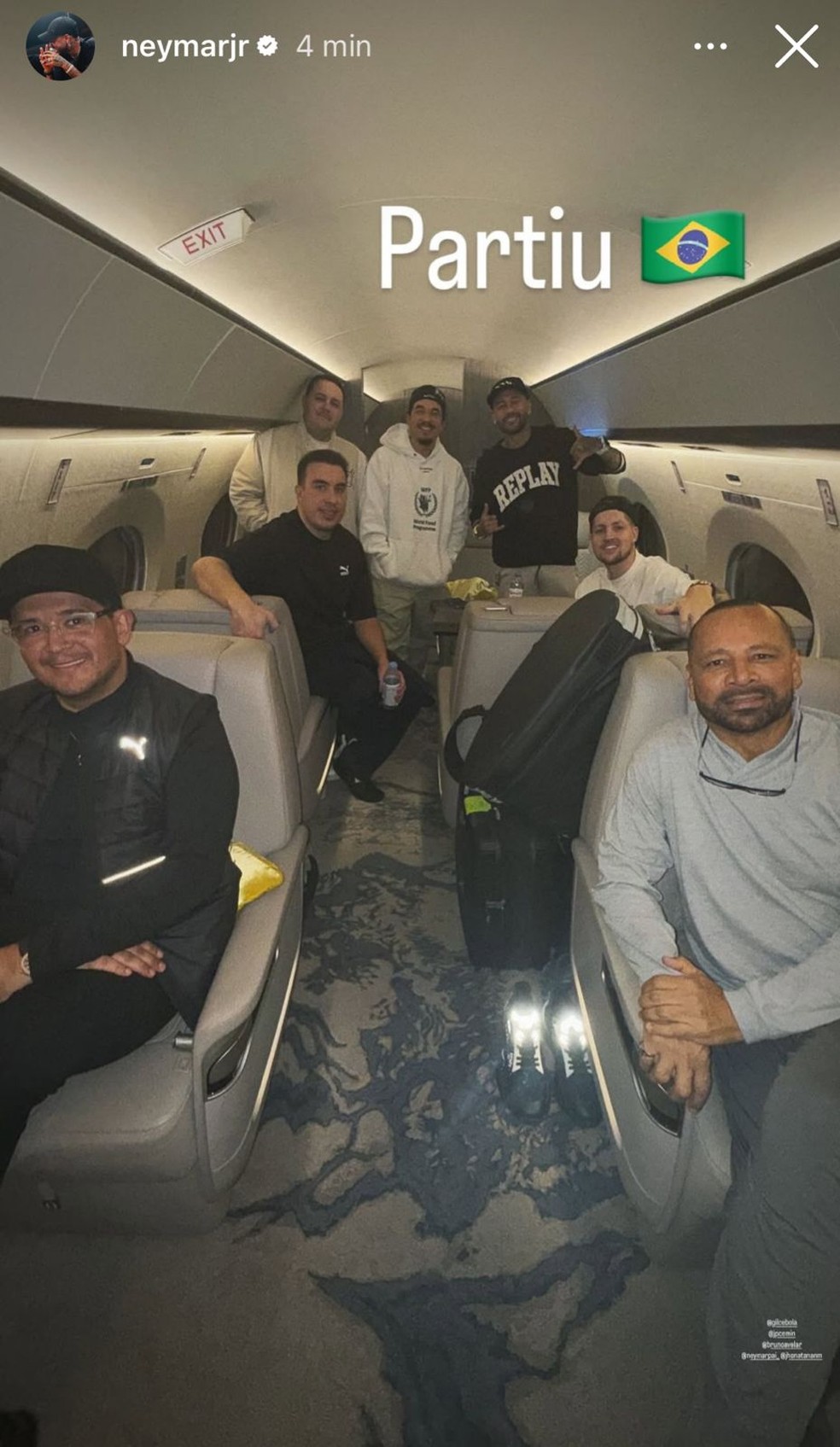 Neymar posta foto em avião retornando ao Brasil — Foto: Reprodução