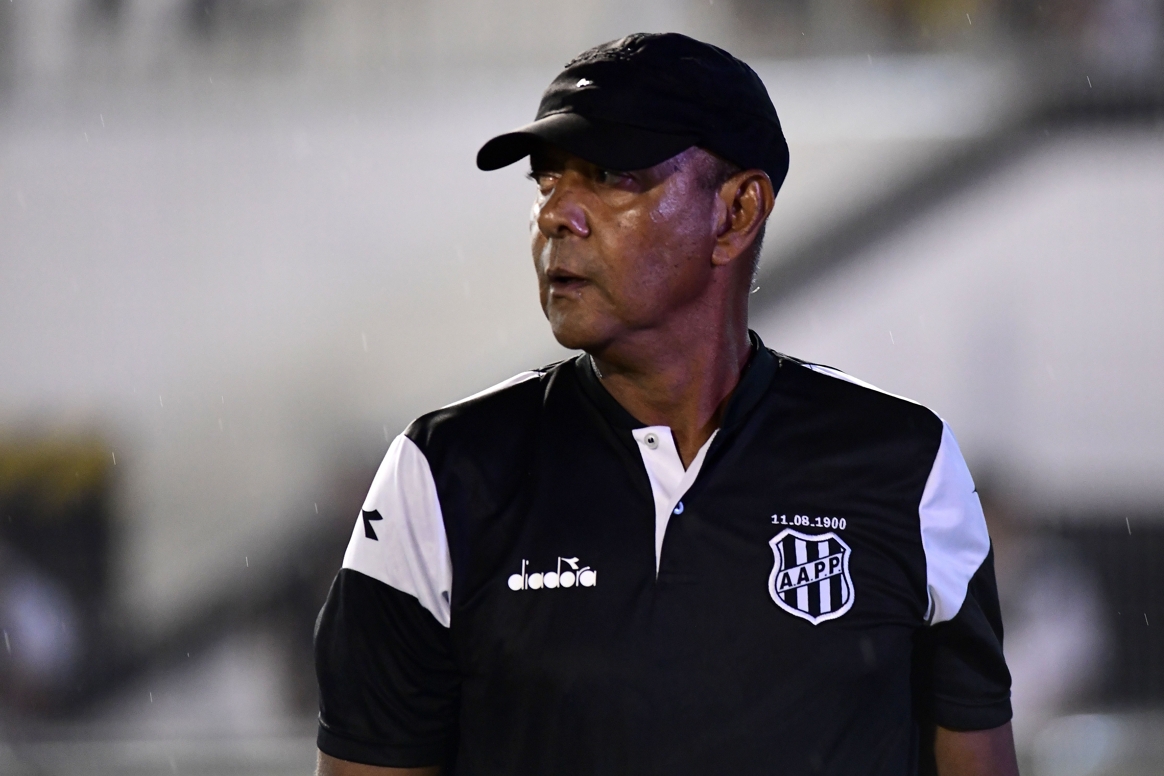 Auxiliar da Ponte vê rebaixamento construído desde o início da Série B: "Consequência do nosso ano"