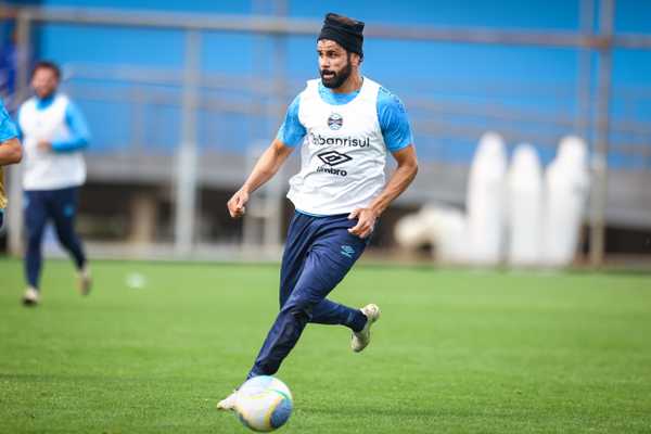 Diego Costa aguarda decisão do STJD para voltar a jogar pelo Grêmio.
