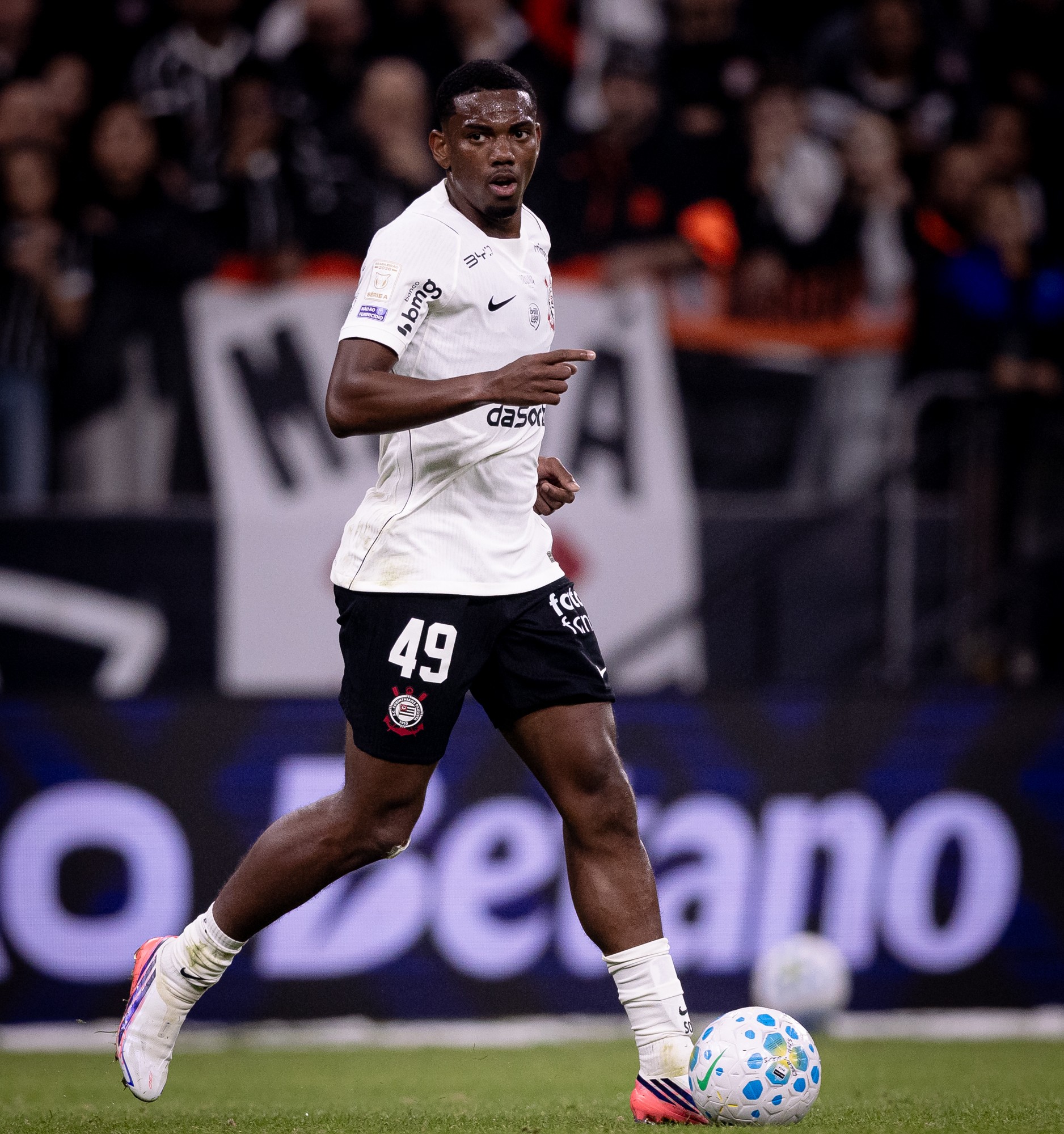 Corinthians sofre com ausência de André devido a lesão muscular na coxa