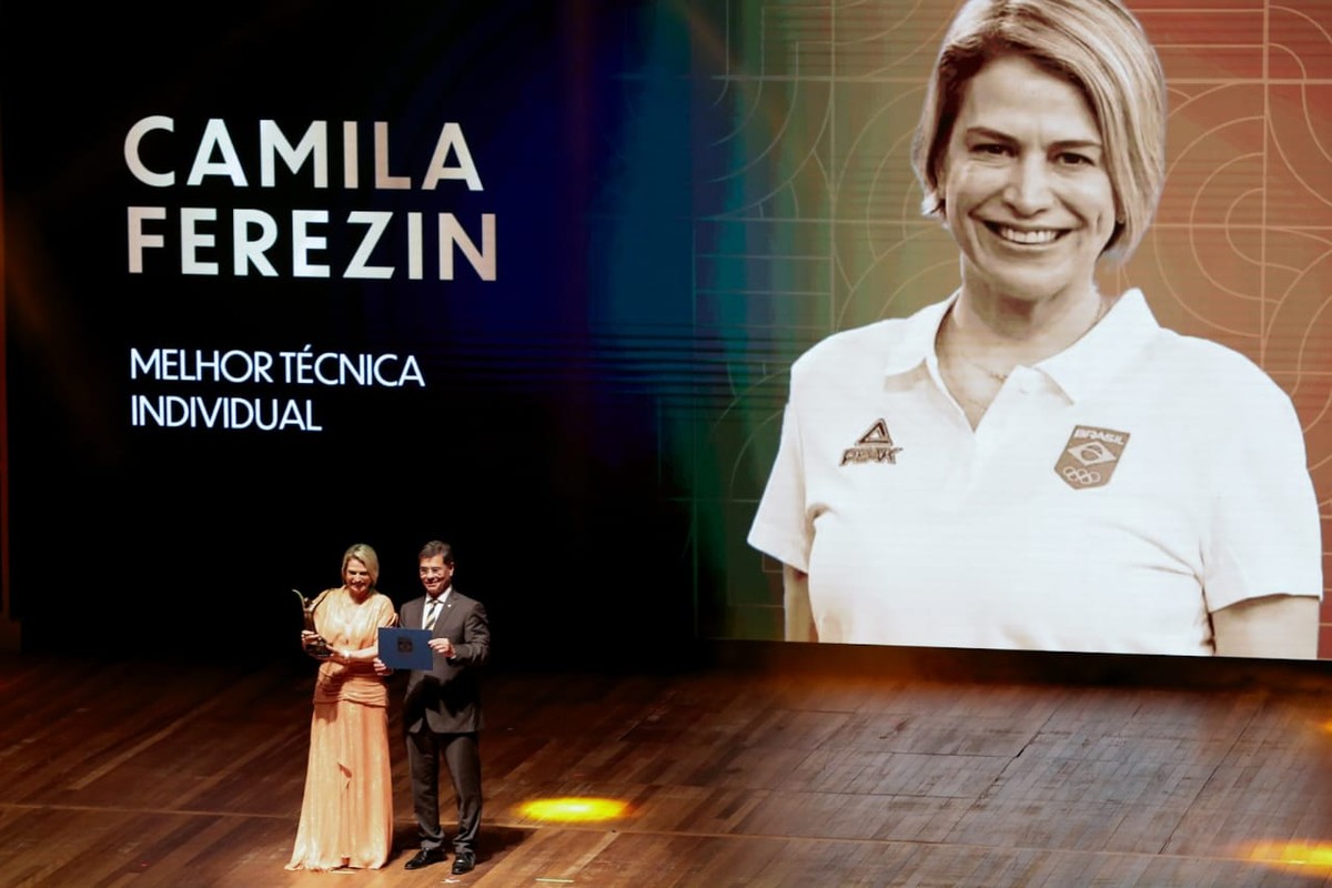 pr-mio-de-melhor-treinadora-para-camila-ferezin-coroa-ano-hist-rico-da