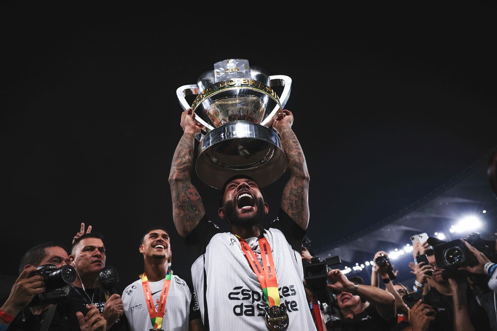 Memphis comemorando título pelo Corinthians — Memphis Corinthians