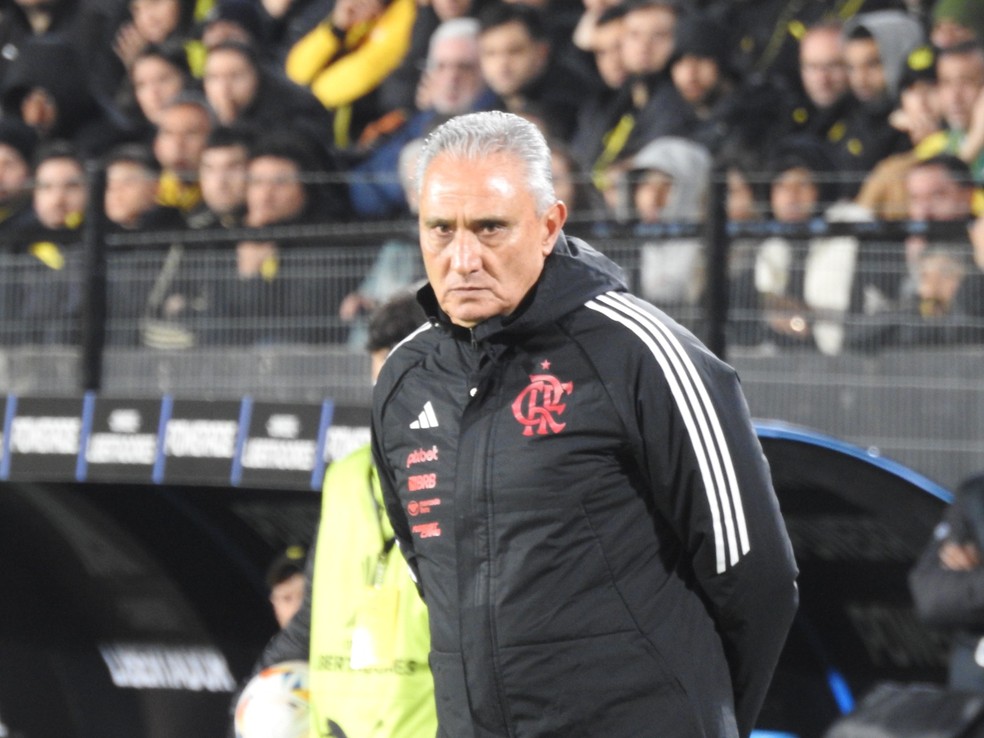 Tite durante Peñarol x Flamengo — Foto: Fred Gomes / ge