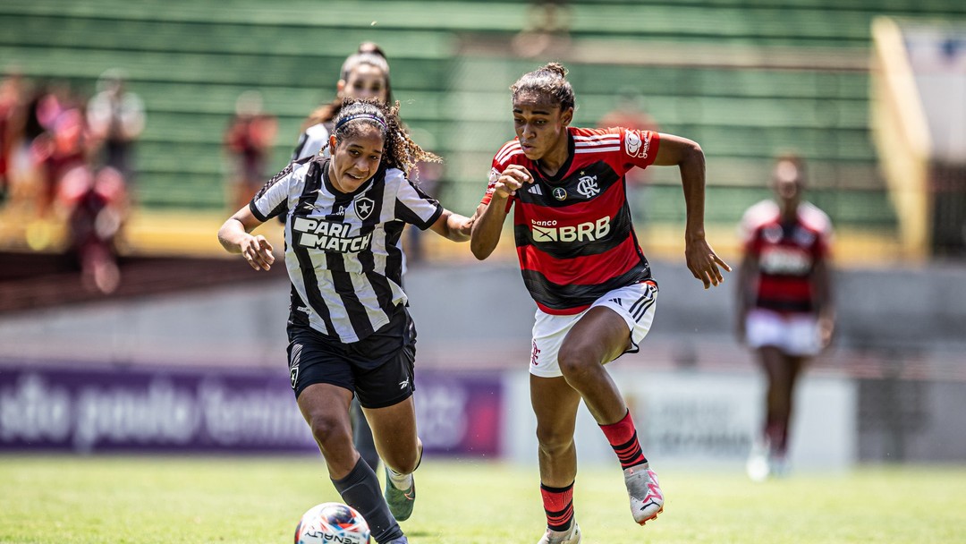 Após lesão, Bruno Henrique revela insegurança com óculos: 'Não consigo ver  alguns movimentos' - Notícias - Galáticos Online