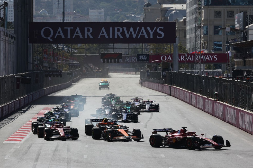 Largada do GP do Azerbaijão da F1 em 2024 — Foto: Jakub Porzycki/NurPhoto via Getty Images