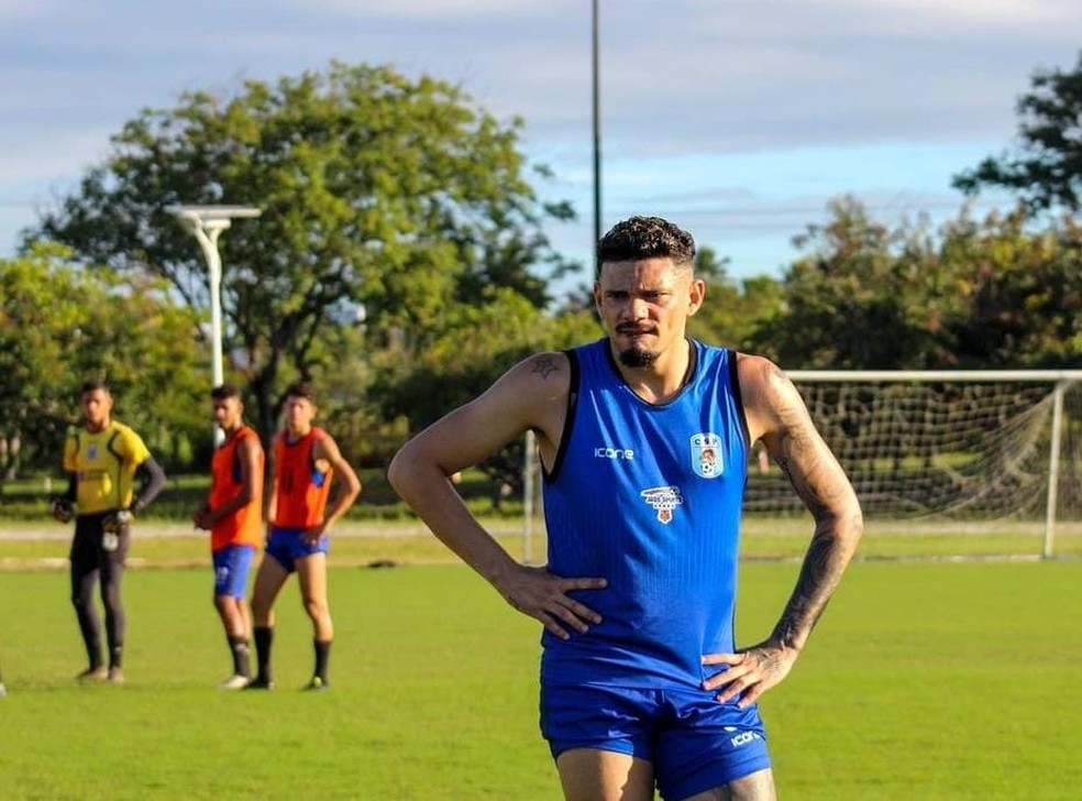 Tiquinho Soares treinando no CSP, em 2021 — Foto: Wellington Faustino / CSP