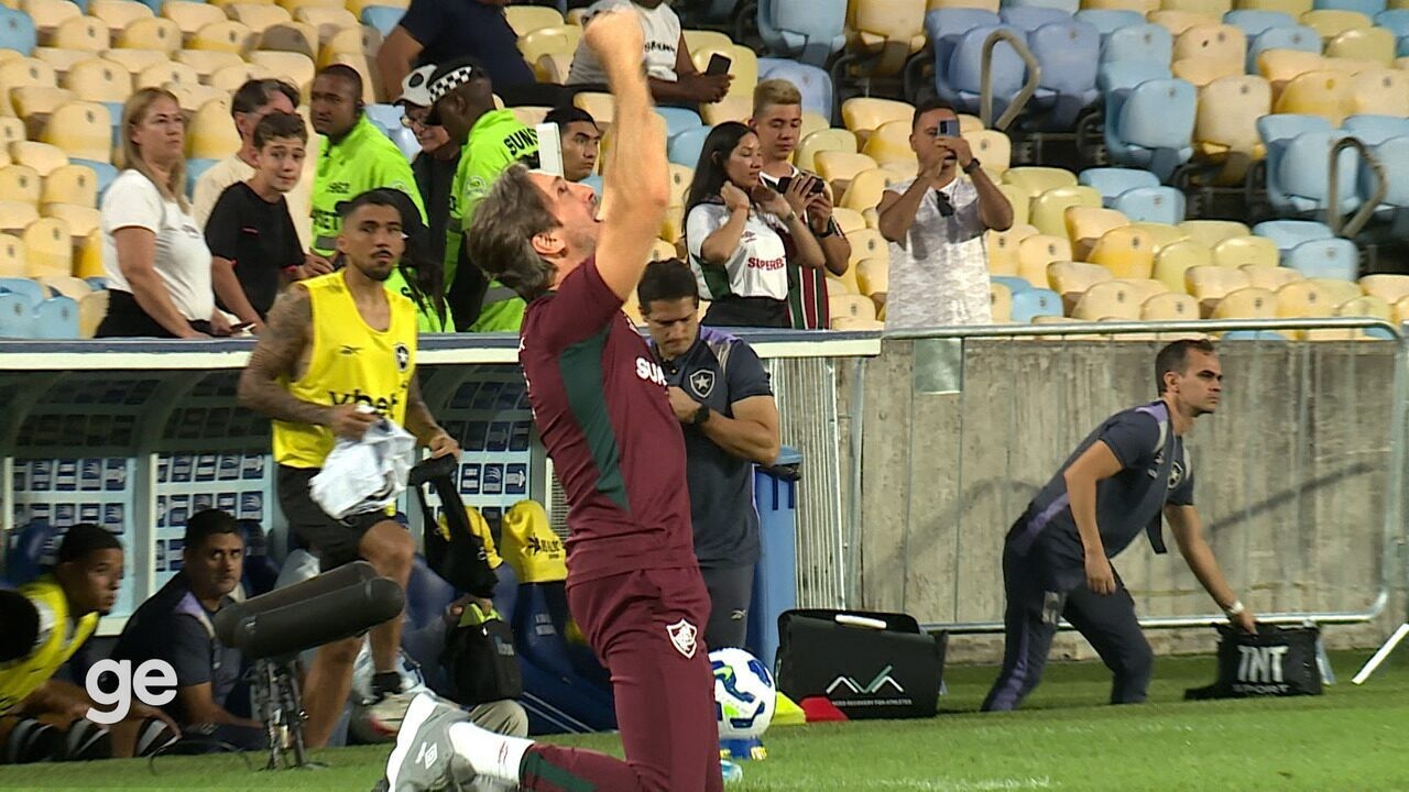 Da vibração aos joelhos após vitória: veja as reações de Zubeldía na estreia pelo Fluminense 