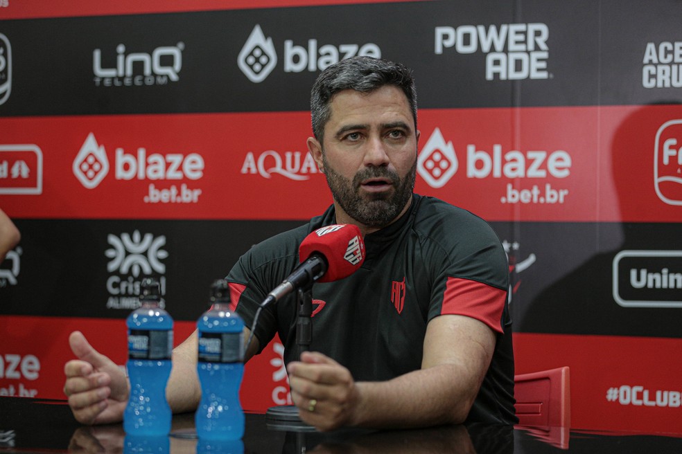Rafael Lacerda, técnico do Atlético-GO — Foto: Bruno Corsino/ACG