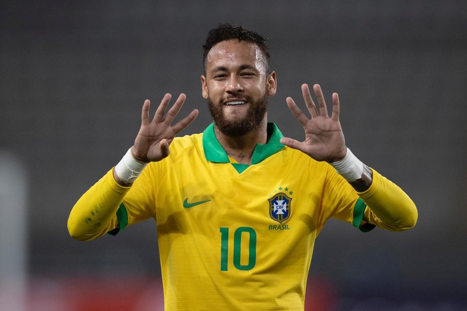 Recordes inusitados: gol de Neymar, unha gigante e basquete com dente